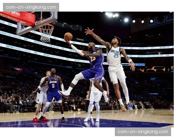 詹姆斯因伤缺席场次超标无缘最佳阵容 传奇球星连续21年纪录遗憾中断